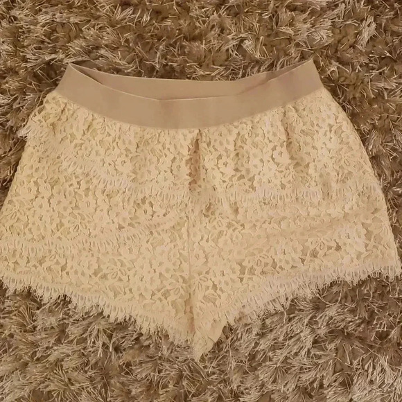 BCBG Maxazaria lace short size S - Picture 1 of 4